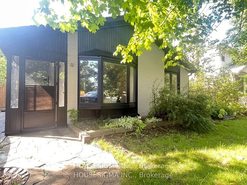 Detached in Aurora