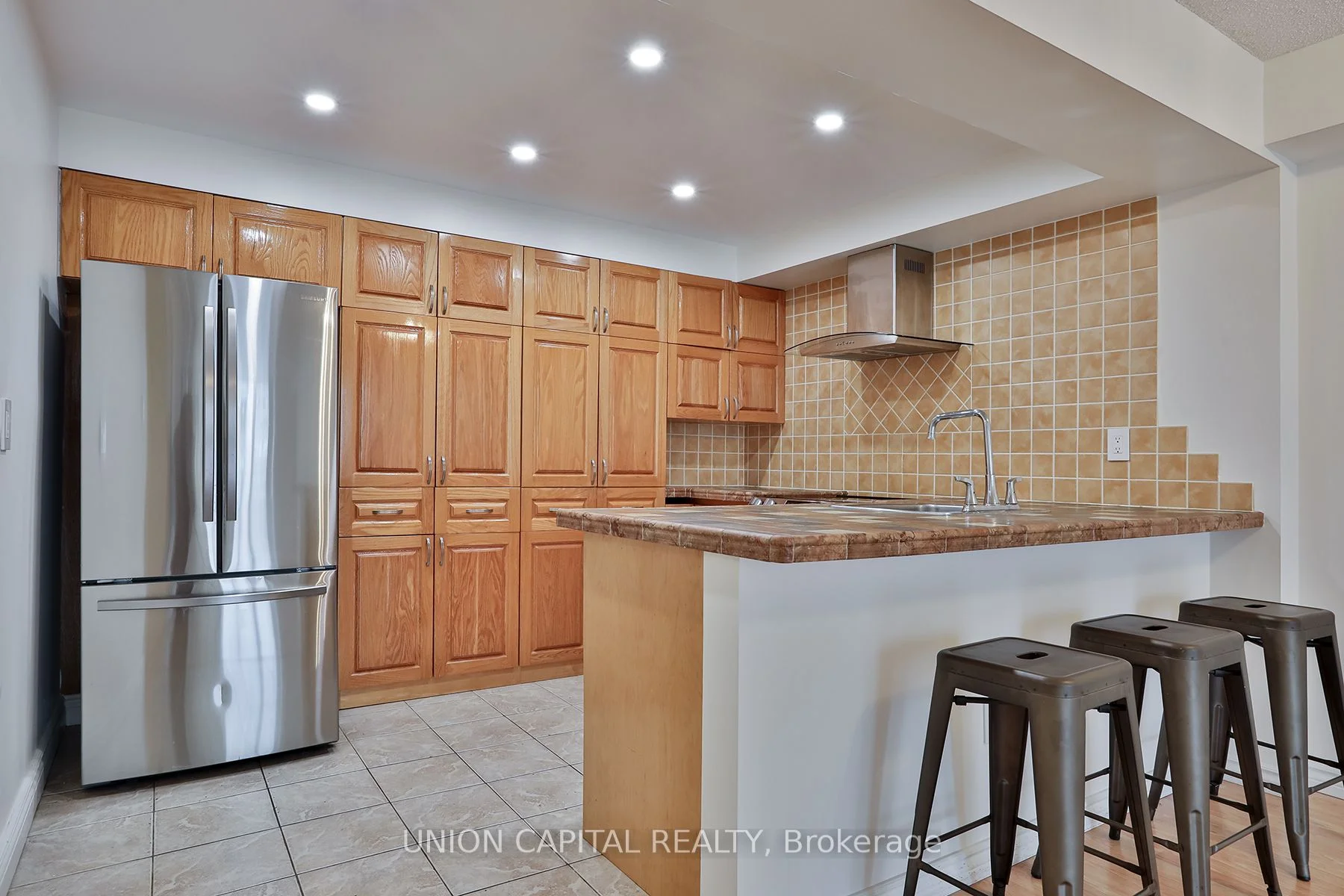 309 Major Mackenzie Drive E 313, Richmond Hill, On L4c 9v5
