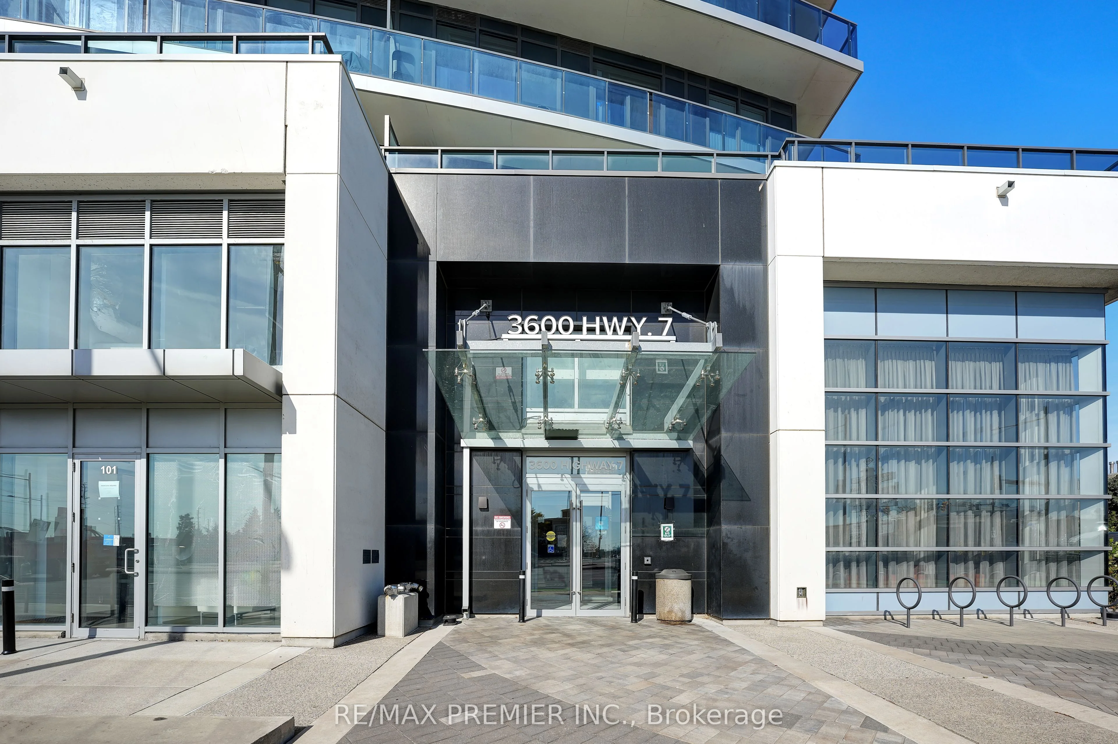 Common Element Condo in Vaughan