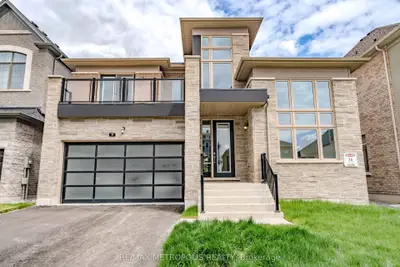 11 Upbound Court, East Gwillimbury, On L9n 0w1