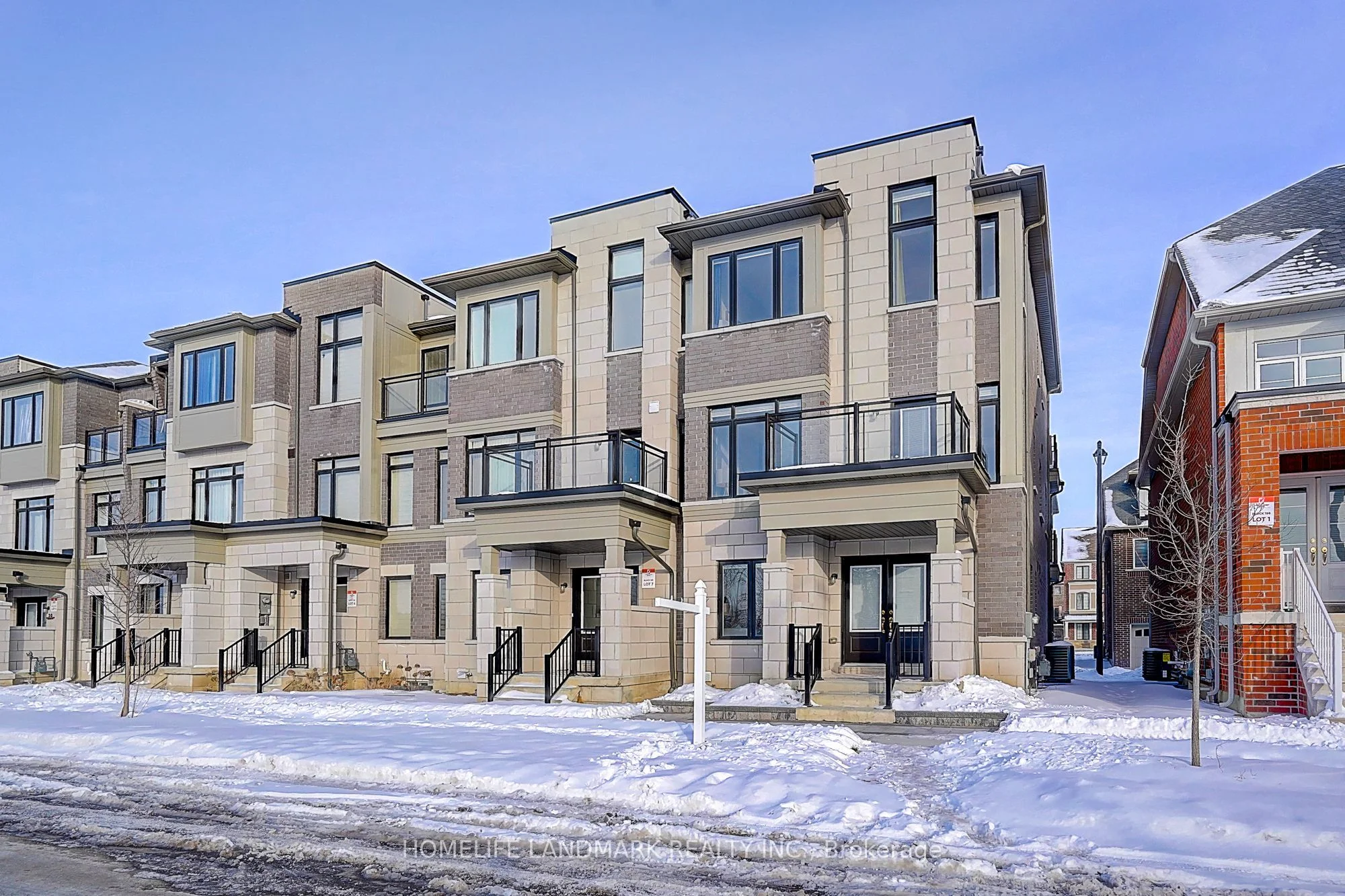 22 Mcalister Avenue, Richmond Hill, On L4s 0l3