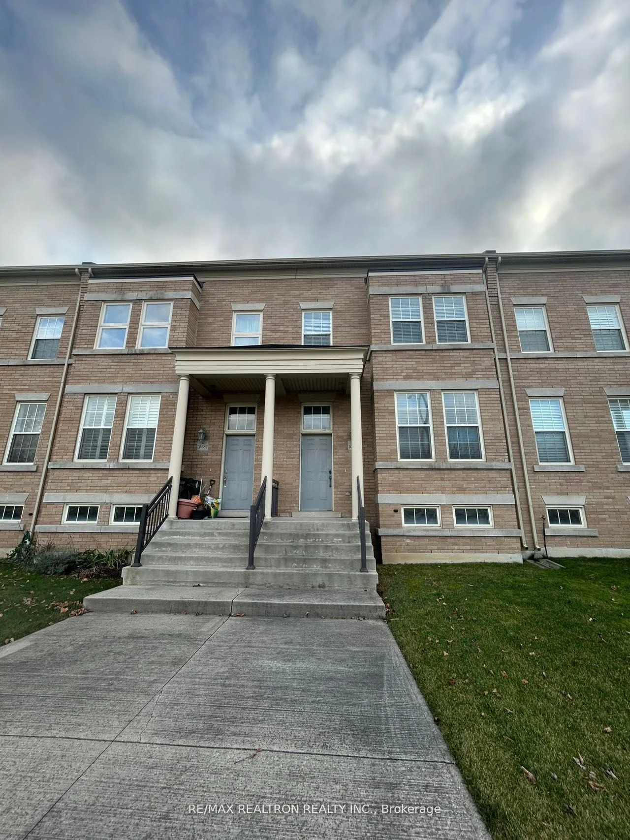 10284 Woodbine Avenue, Markham, On L6c 0m3