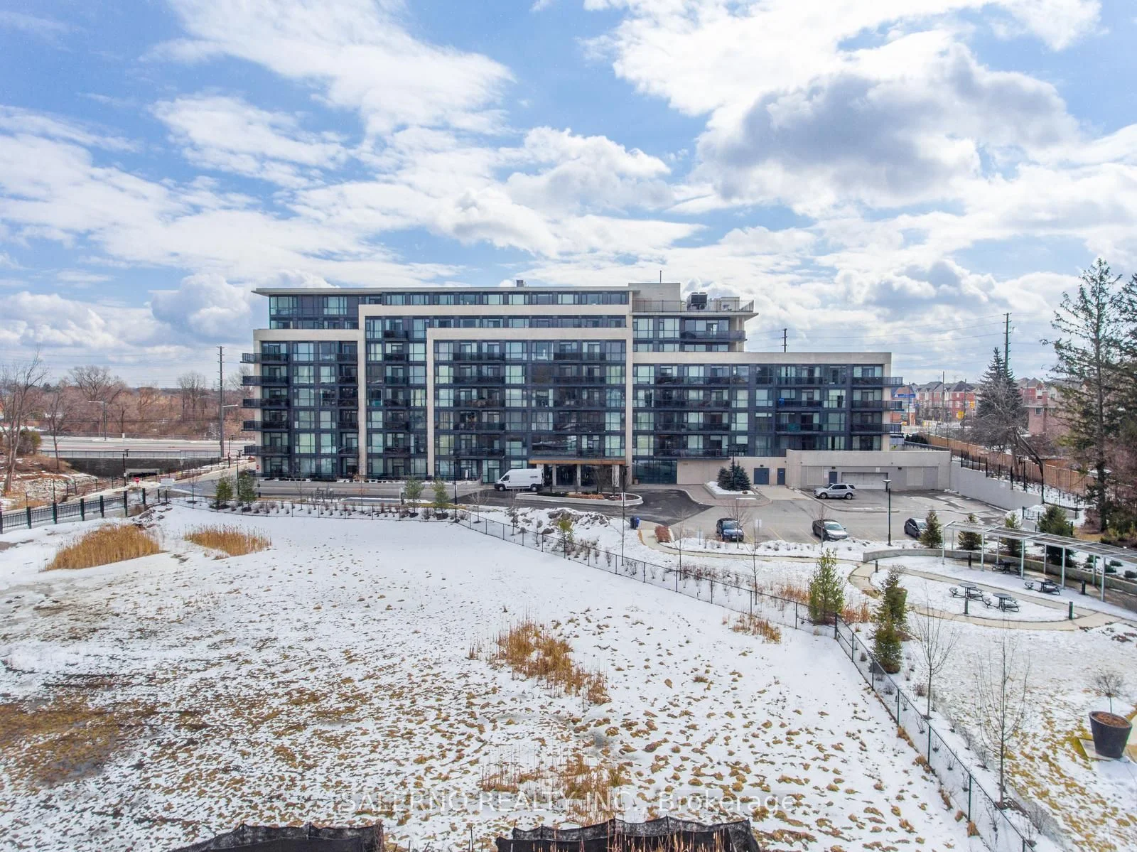 Condo Apartment in Vaughan