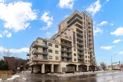 Condo Apartment in Vaughan