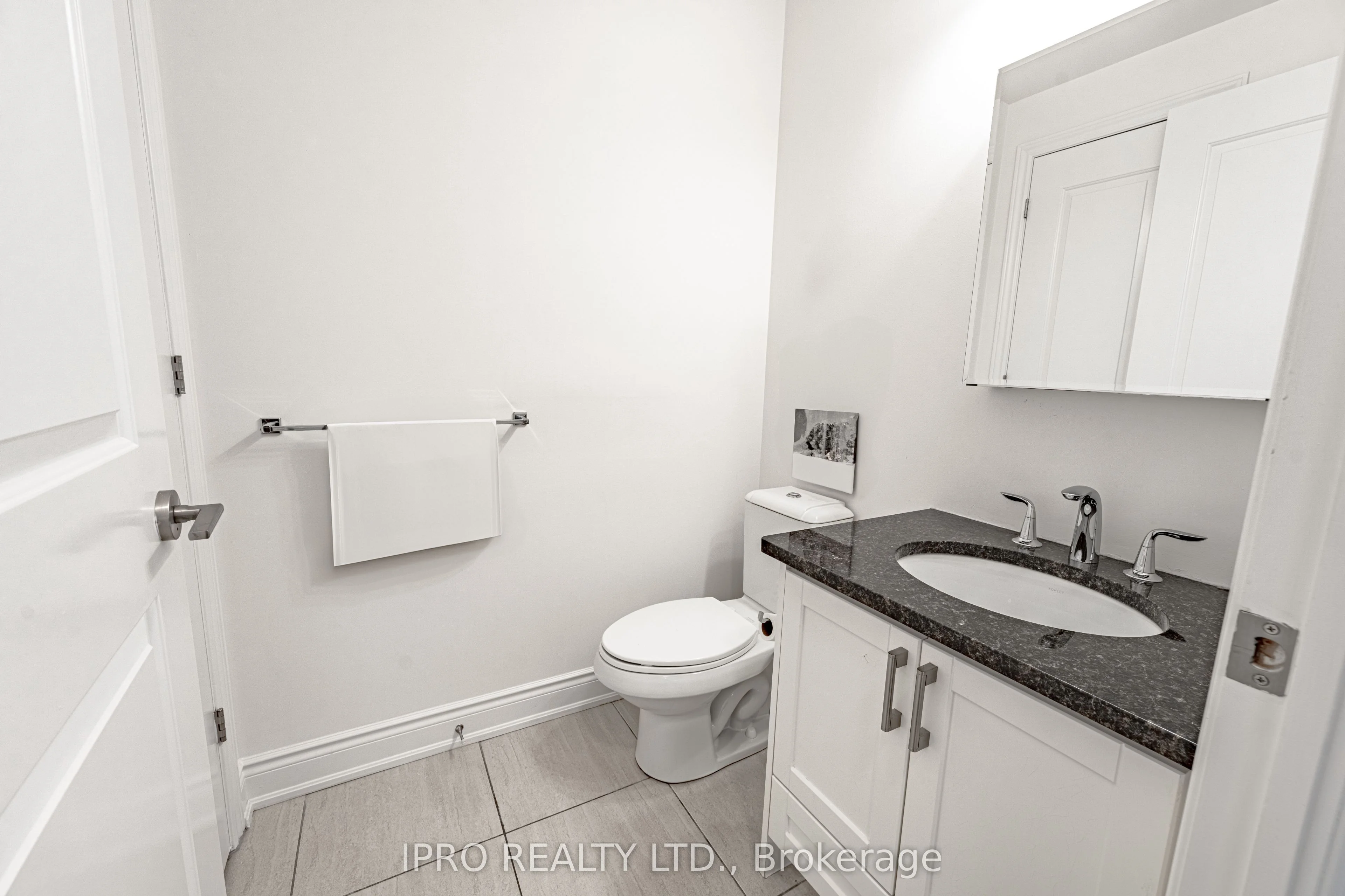 9088 Yonge Street 205, Richmond Hill, ON L4C 0Y6