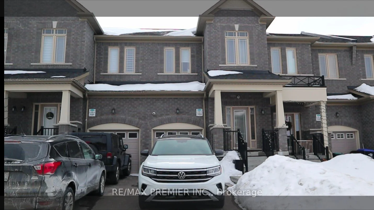 Att/Row/Townhouse in Bradford West Gwillimbury