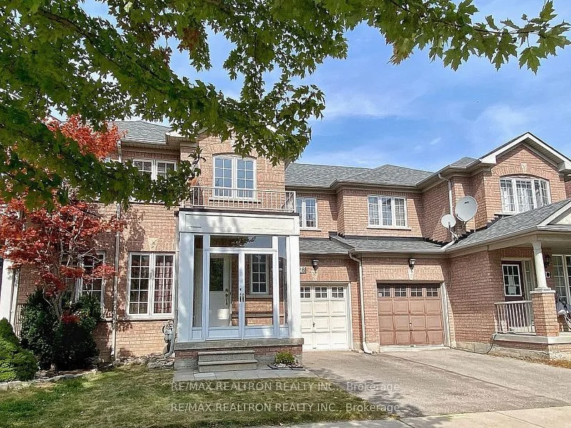 Att/Row/Townhouse in Richmond Hill