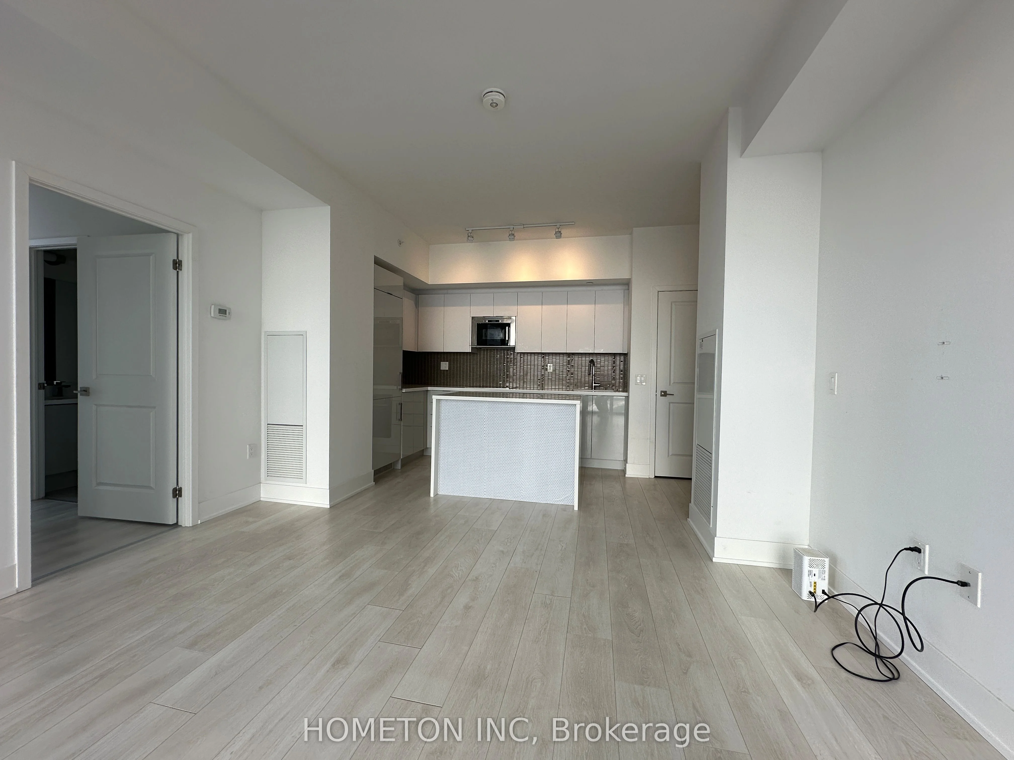2916 Highway 7 Road 1803, Vaughan, On L4k 0k6