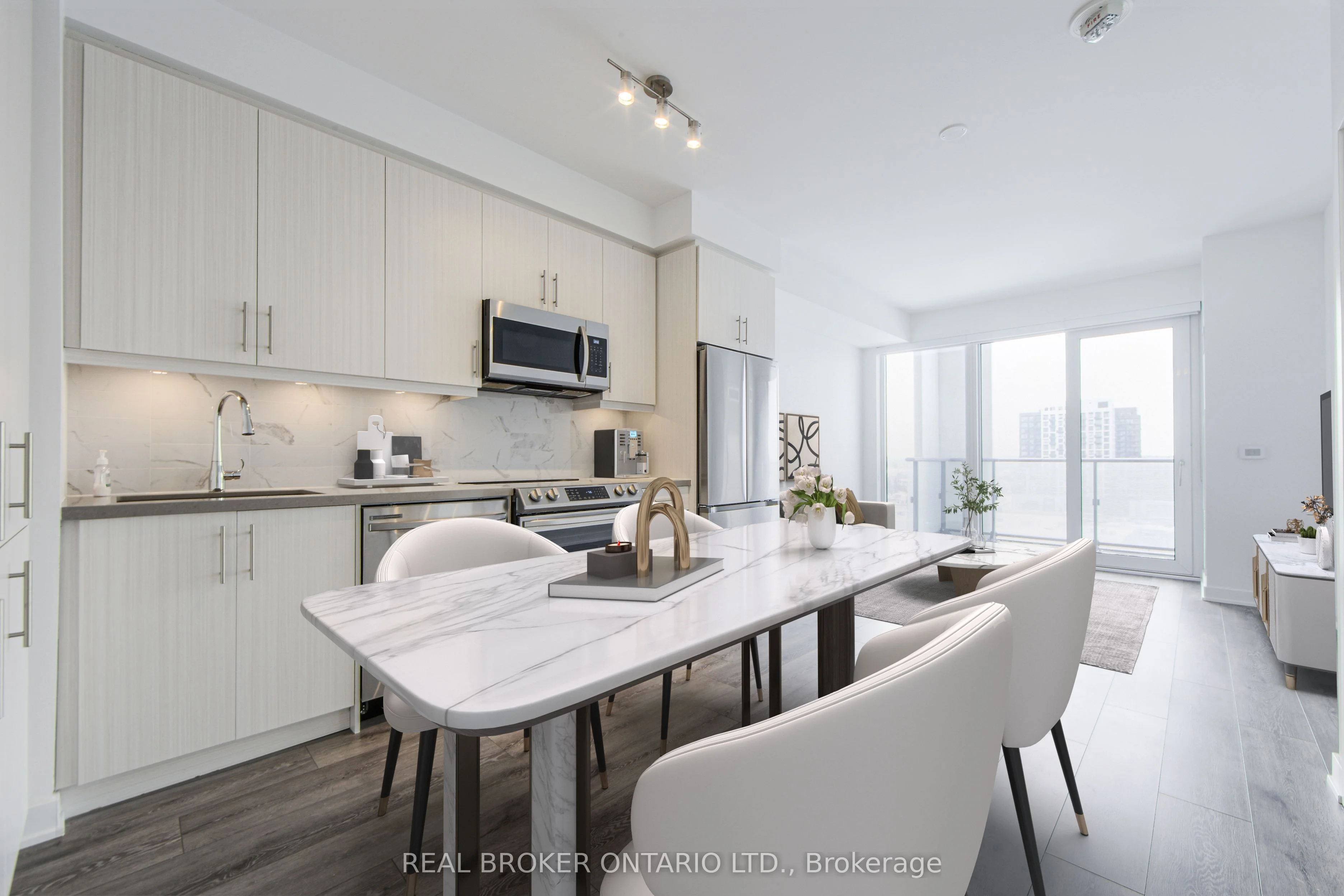 95 Oneida Crescent 811, Richmond Hill, On L4b 0h5