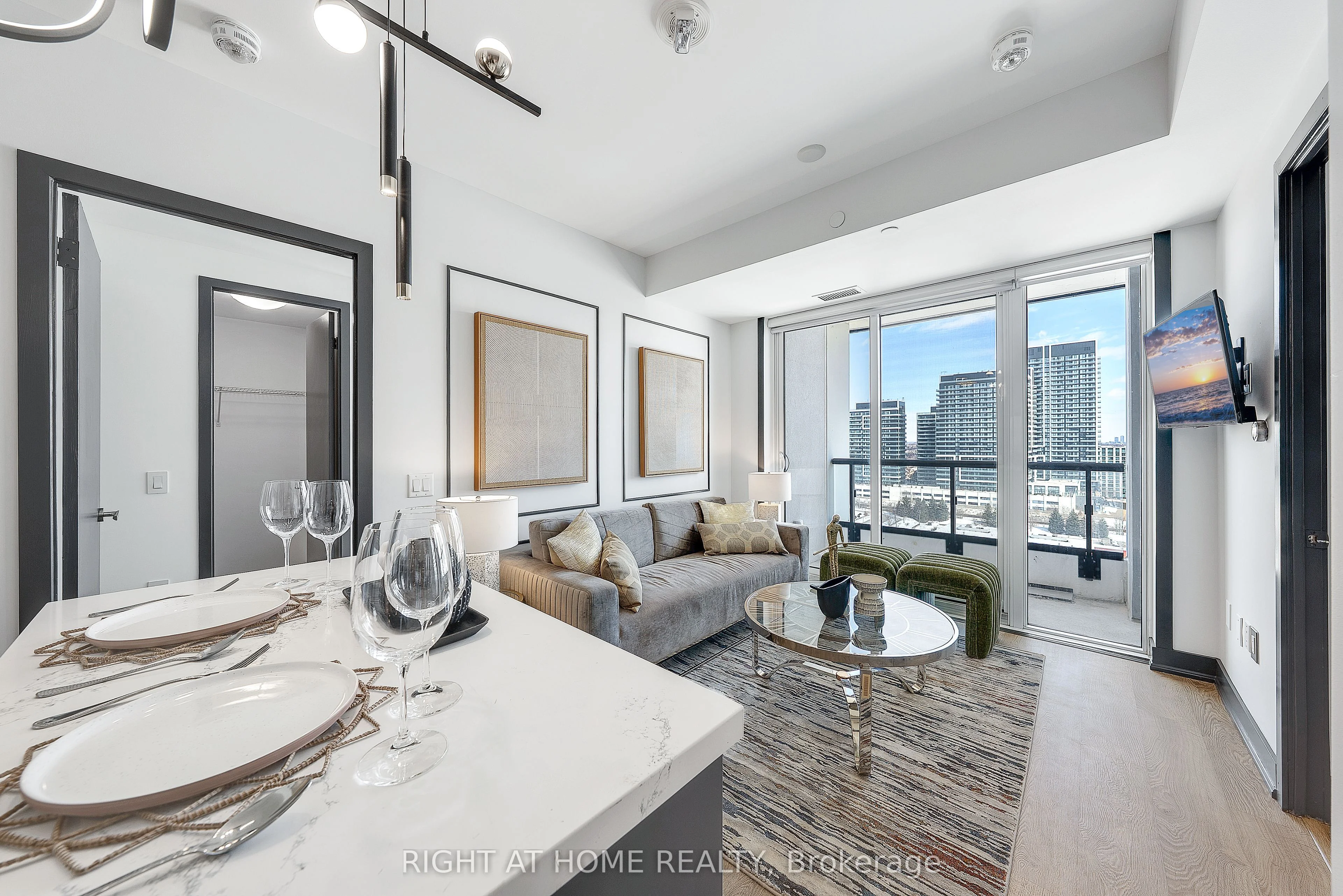 Condo Apartment in Richmond Hill
