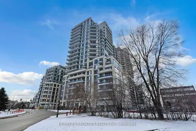 Condo Apartment in Richmond Hill