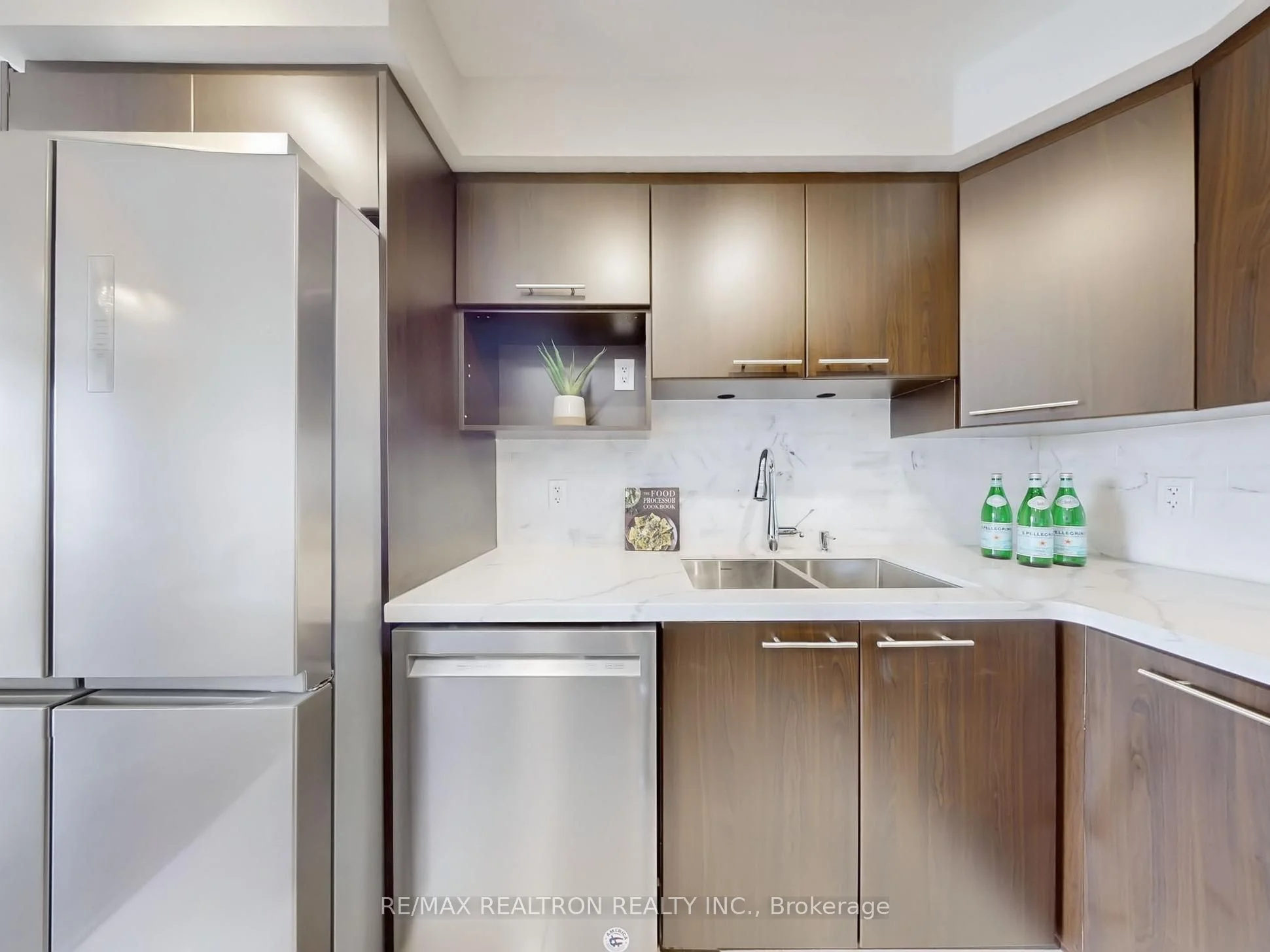 37 Galleria Parkway 316, Markham, ON L3T 0A5
