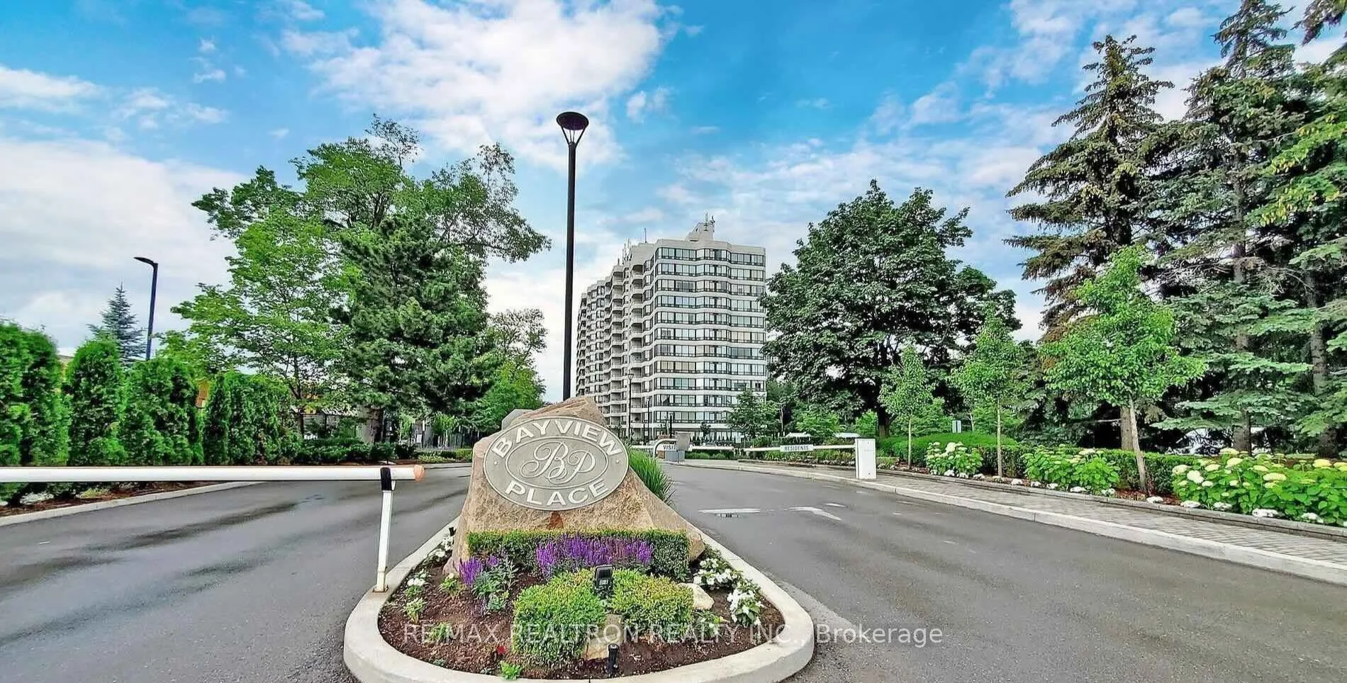 Condo Apartment in Richmond Hill