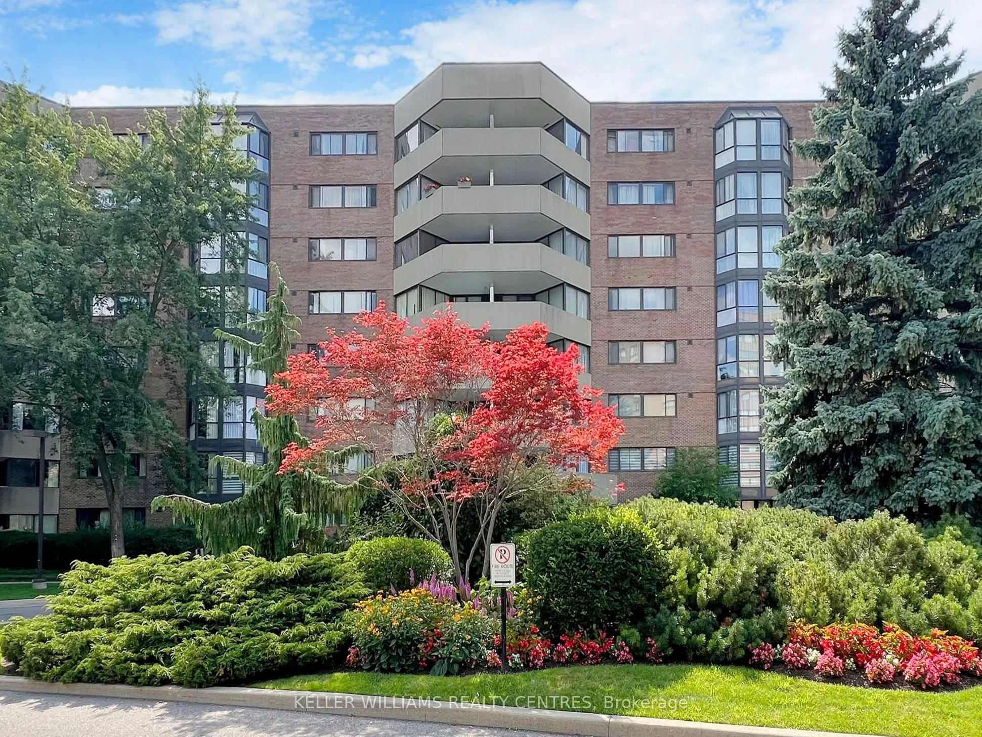 Condo Apartment in Richmond Hill