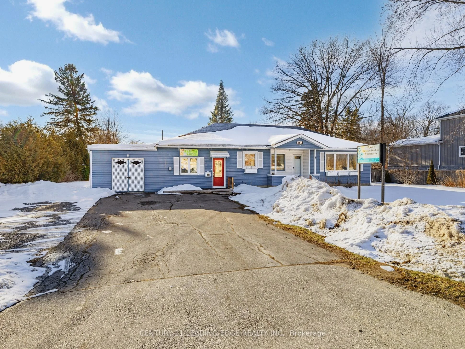 350 The Queensway, Georgina, On, L4p 2b9