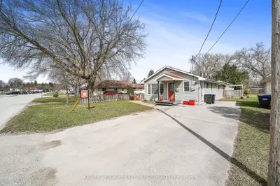 Detached in Essa