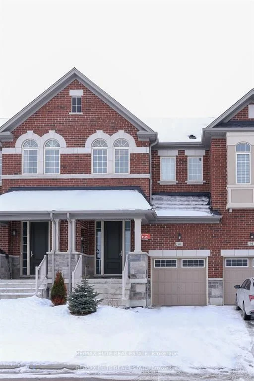 Att/Row/Townhouse in Richmond Hill