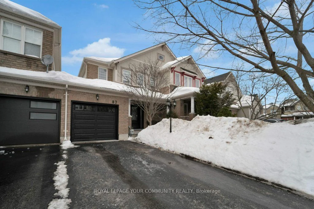 Att/Row/Townhouse in Richmond Hill