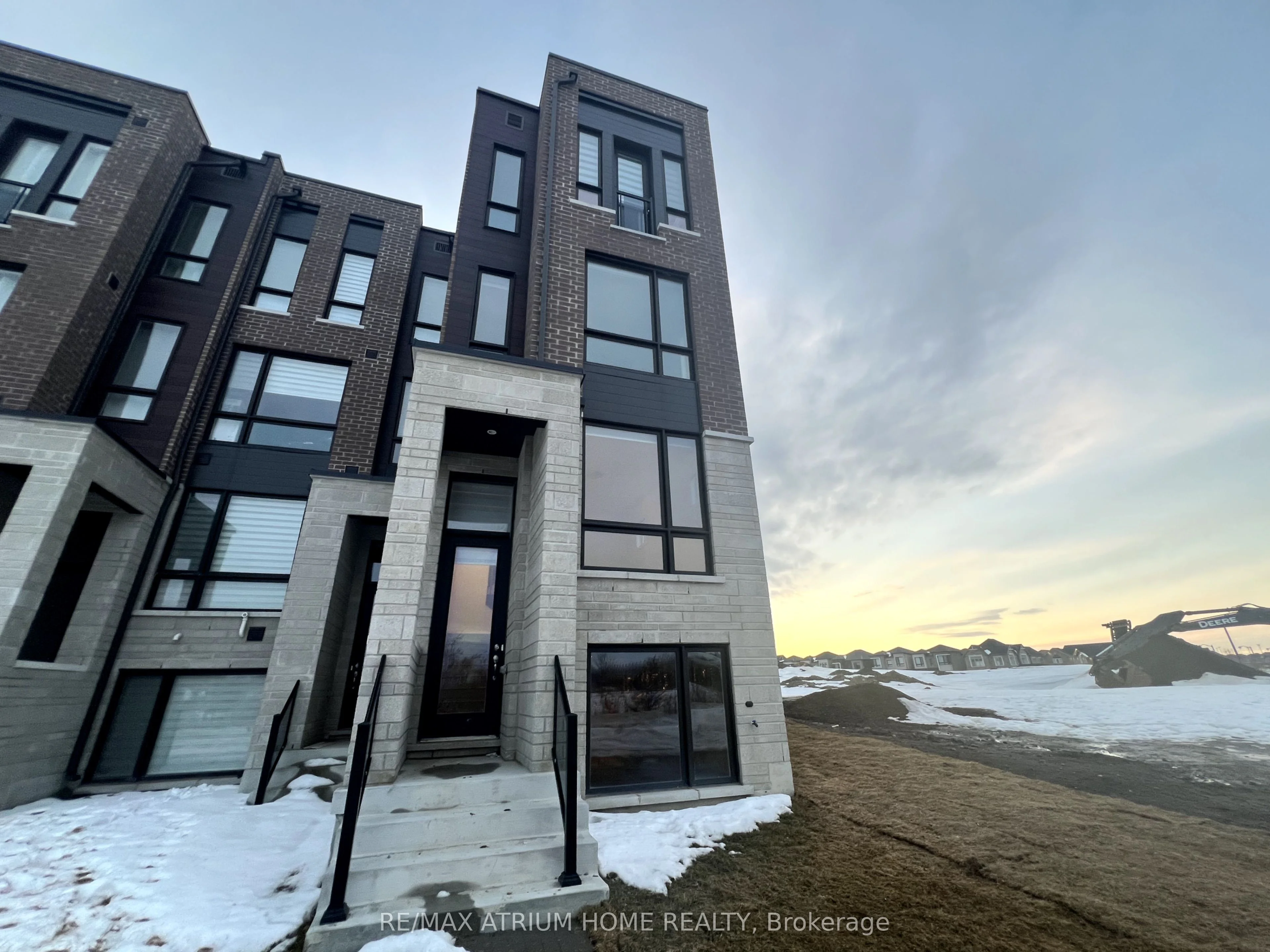 Att/Row/Townhouse in Markham