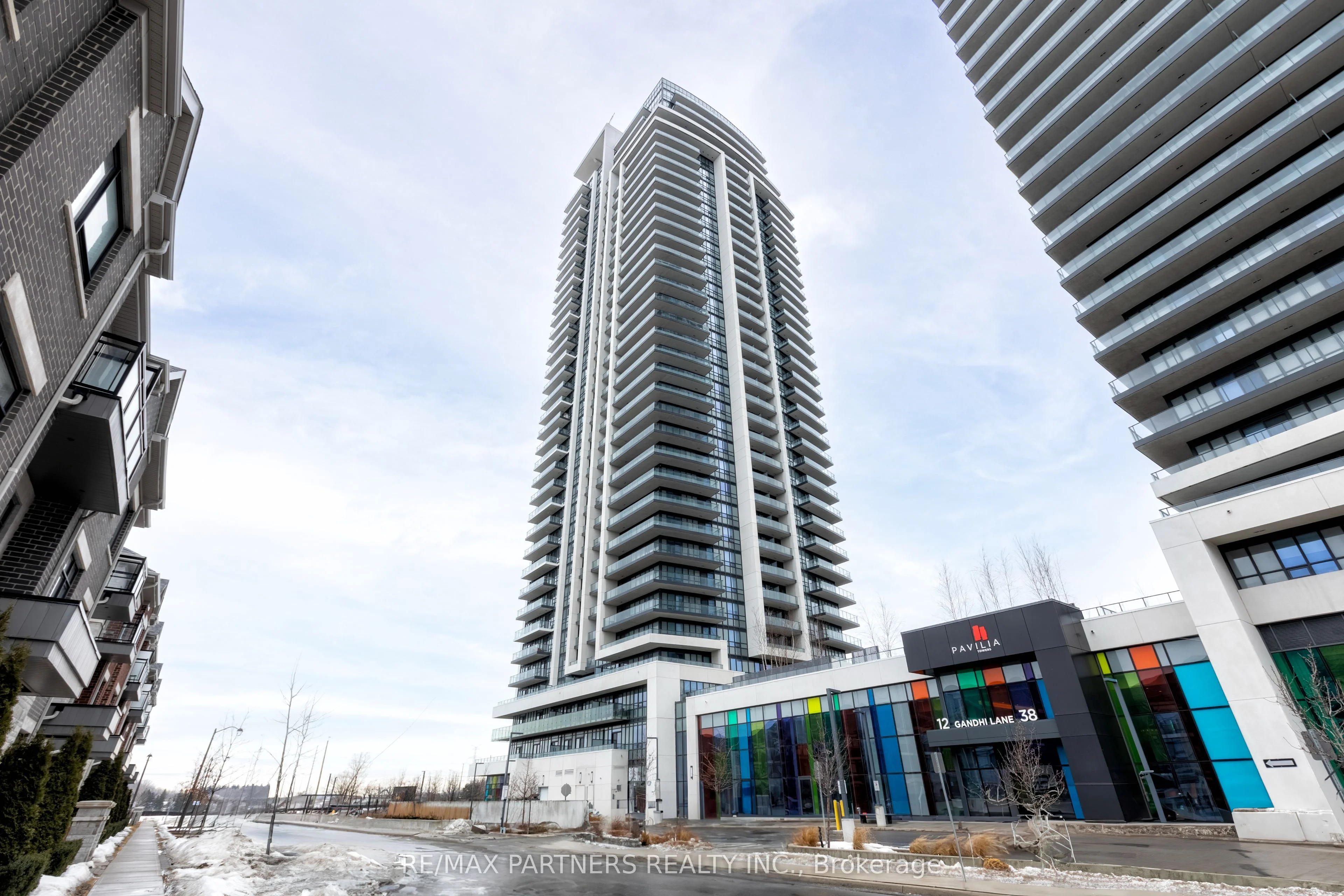 Common Element Condo in Markham