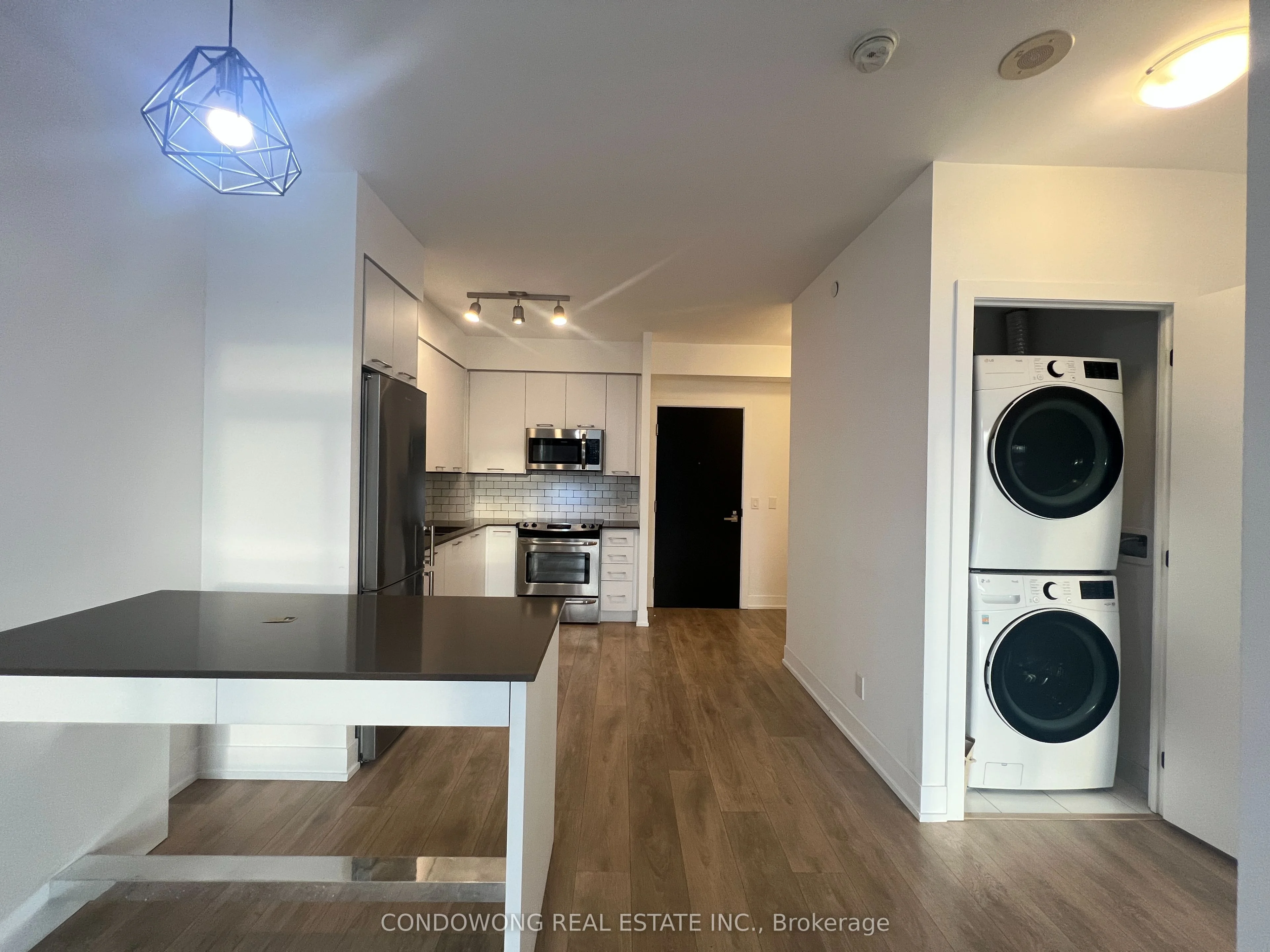 9471 Yonge Street 524, Richmond Hill, ON L4C 1V4