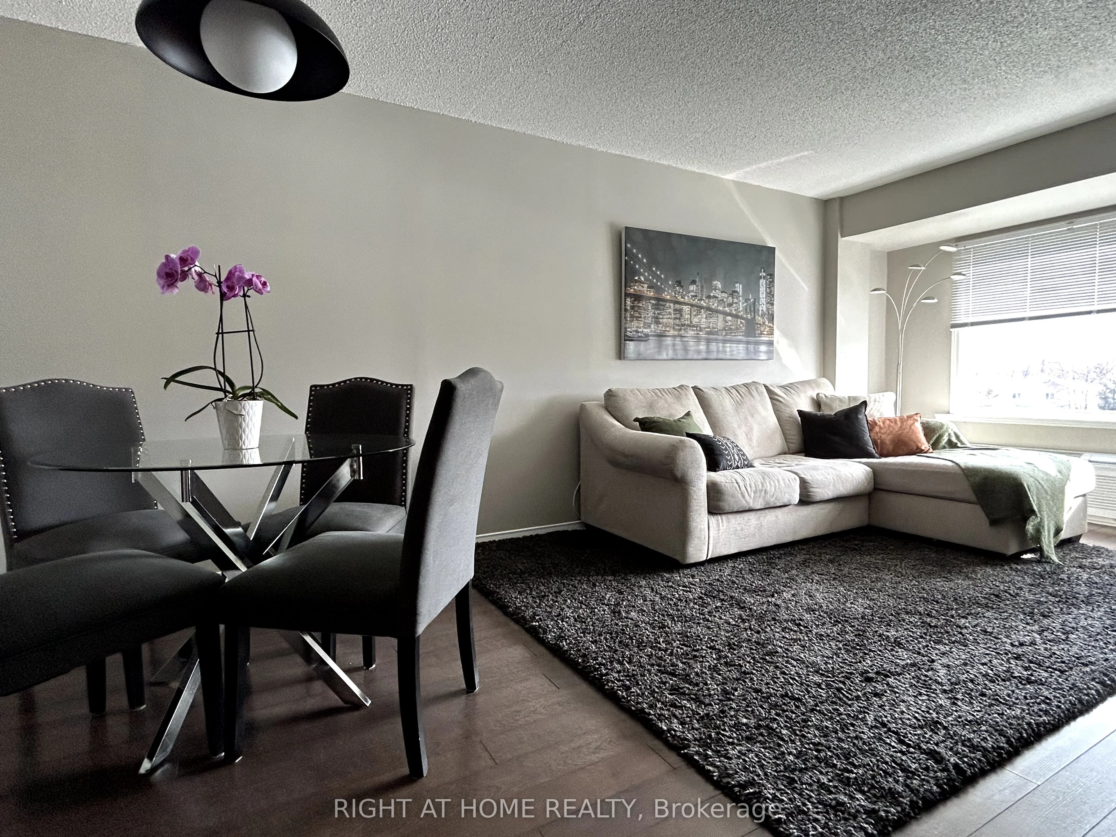 155 Riverglen Drive 318, Georgina, On L4p 3m3