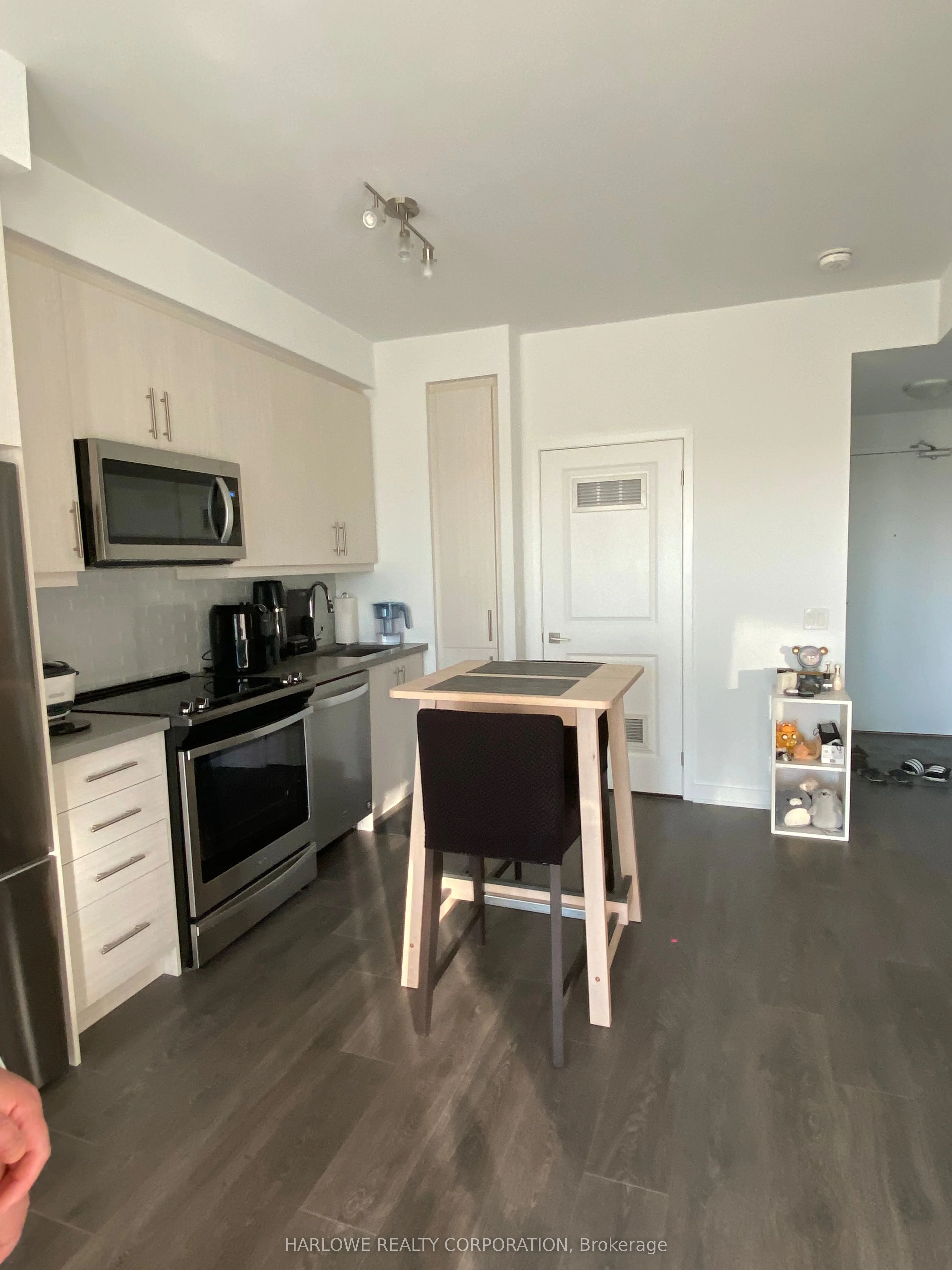 85 Oneida Crescent 1201, Richmond Hill, On L4b 0h4