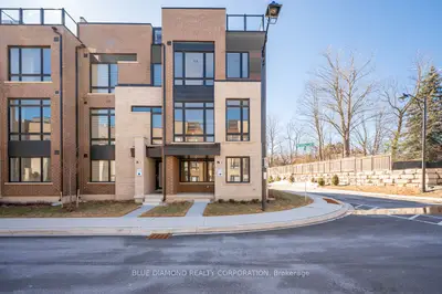 Att/Row/Townhouse in Richmond Hill