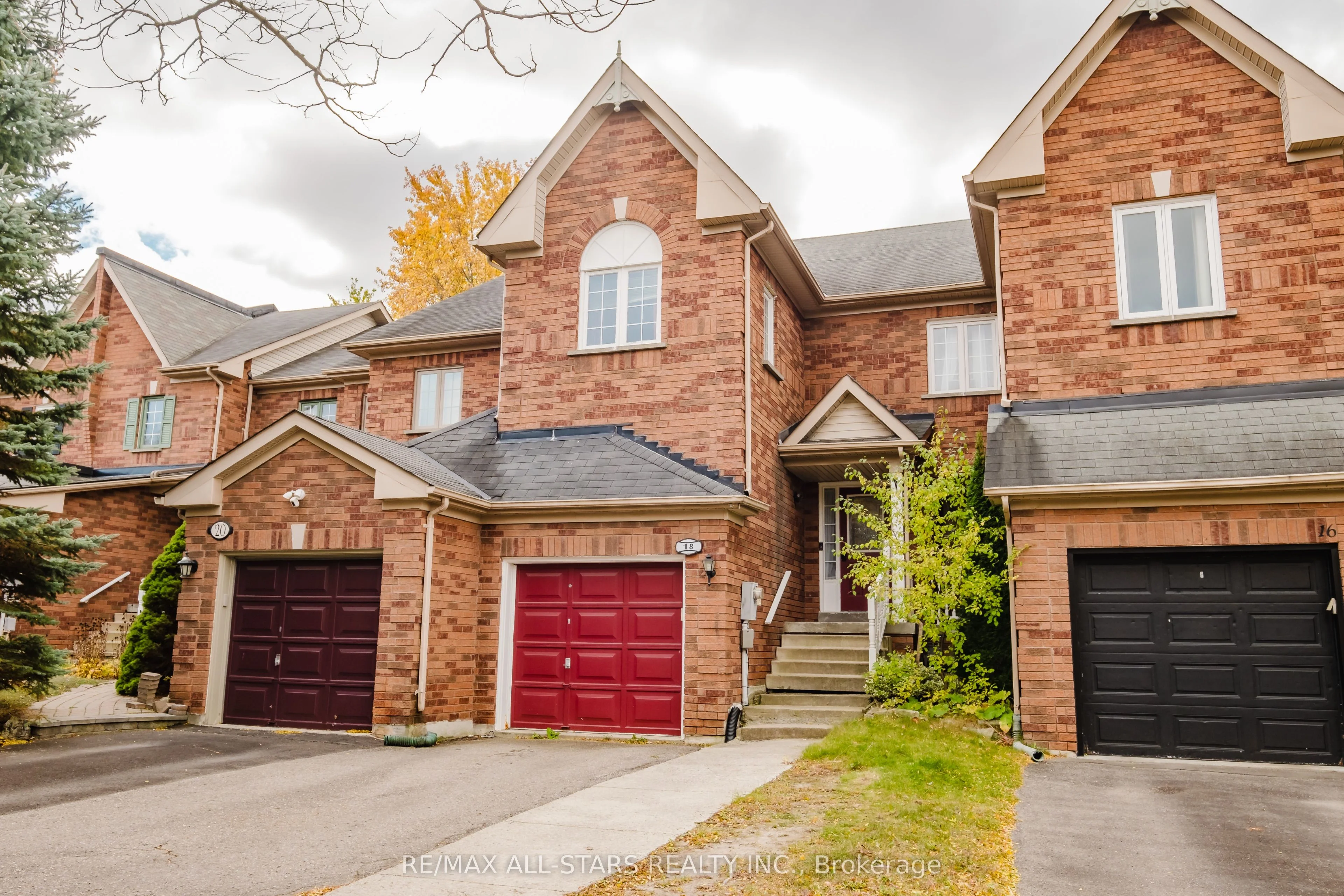 Att/Row/Townhouse in Aurora