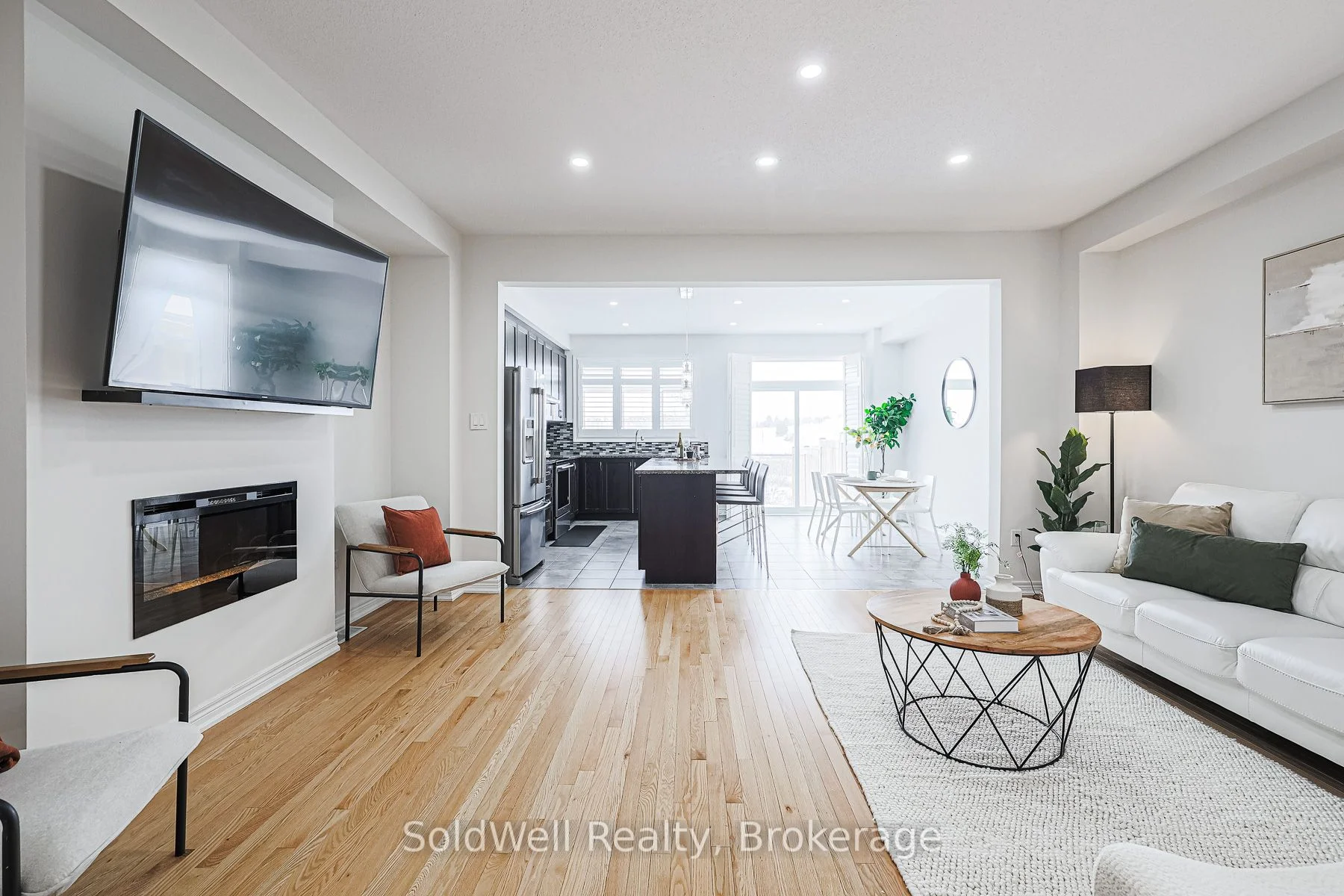 Att/Row/Townhouse in East Gwillimbury