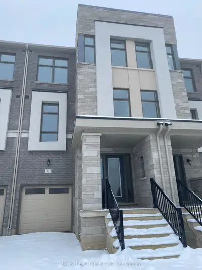 Att/Row/Townhouse in Richmond Hill