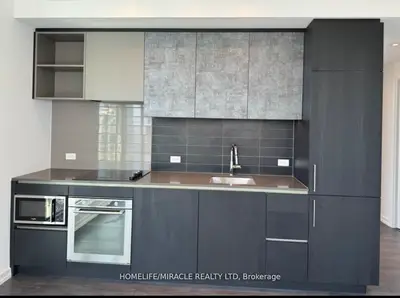 Condo Apartment in Vaughan