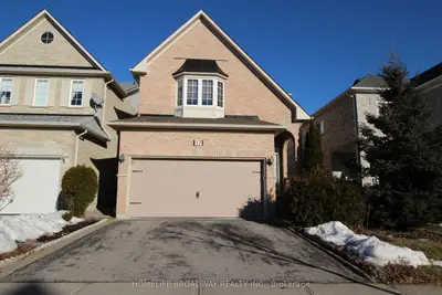 17 Oxfordshire Street, Markham, On L6c 2j7