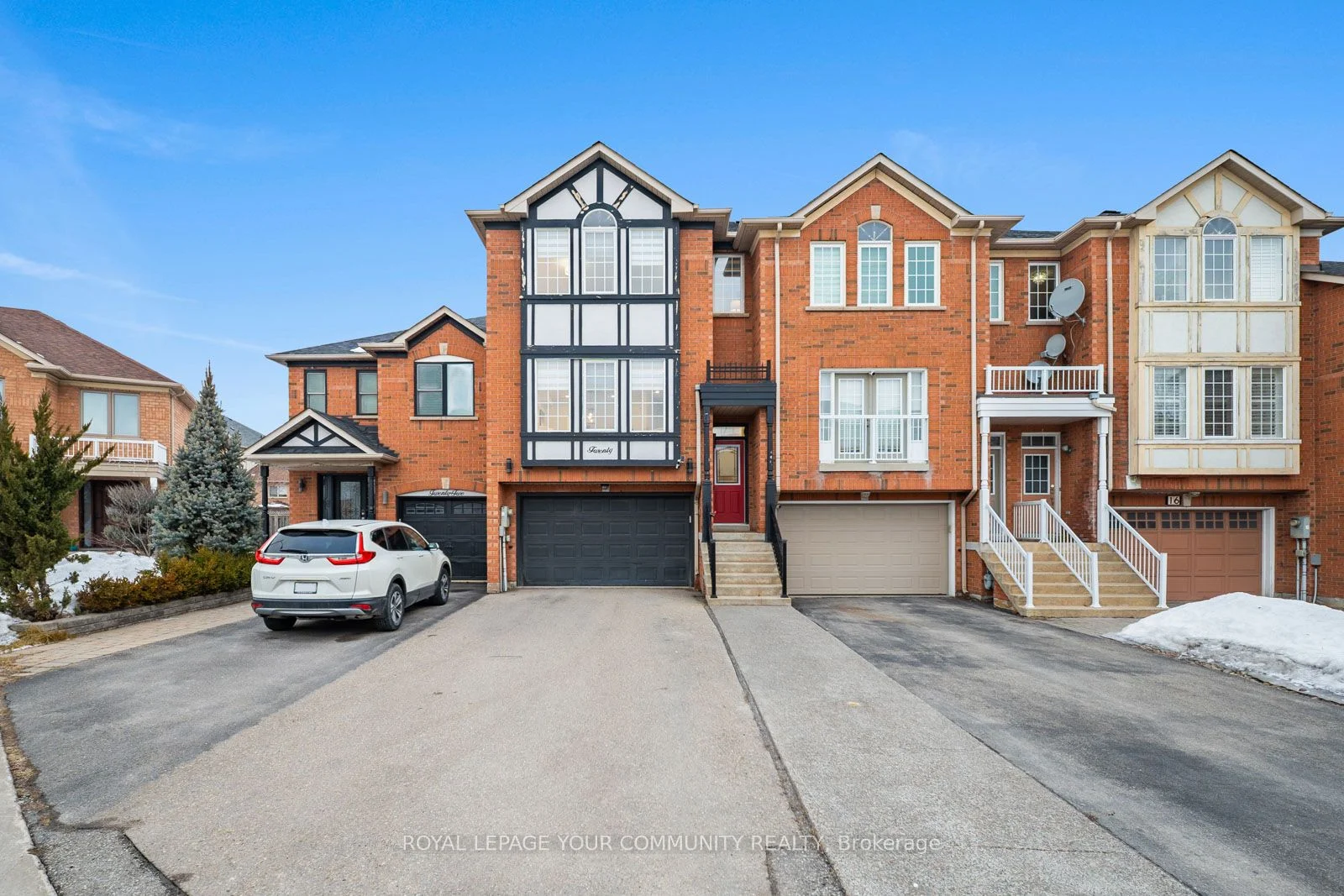 Att/Row/Townhouse in Vaughan