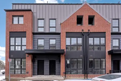 Att/Row/Townhouse in Vaughan