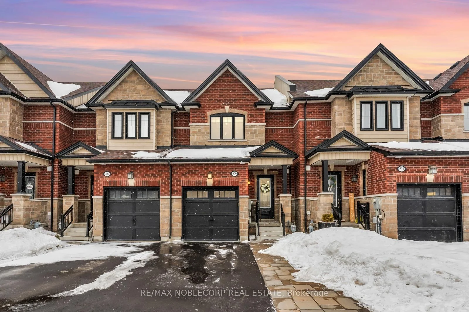 Att/Row/Townhouse in New Tecumseth