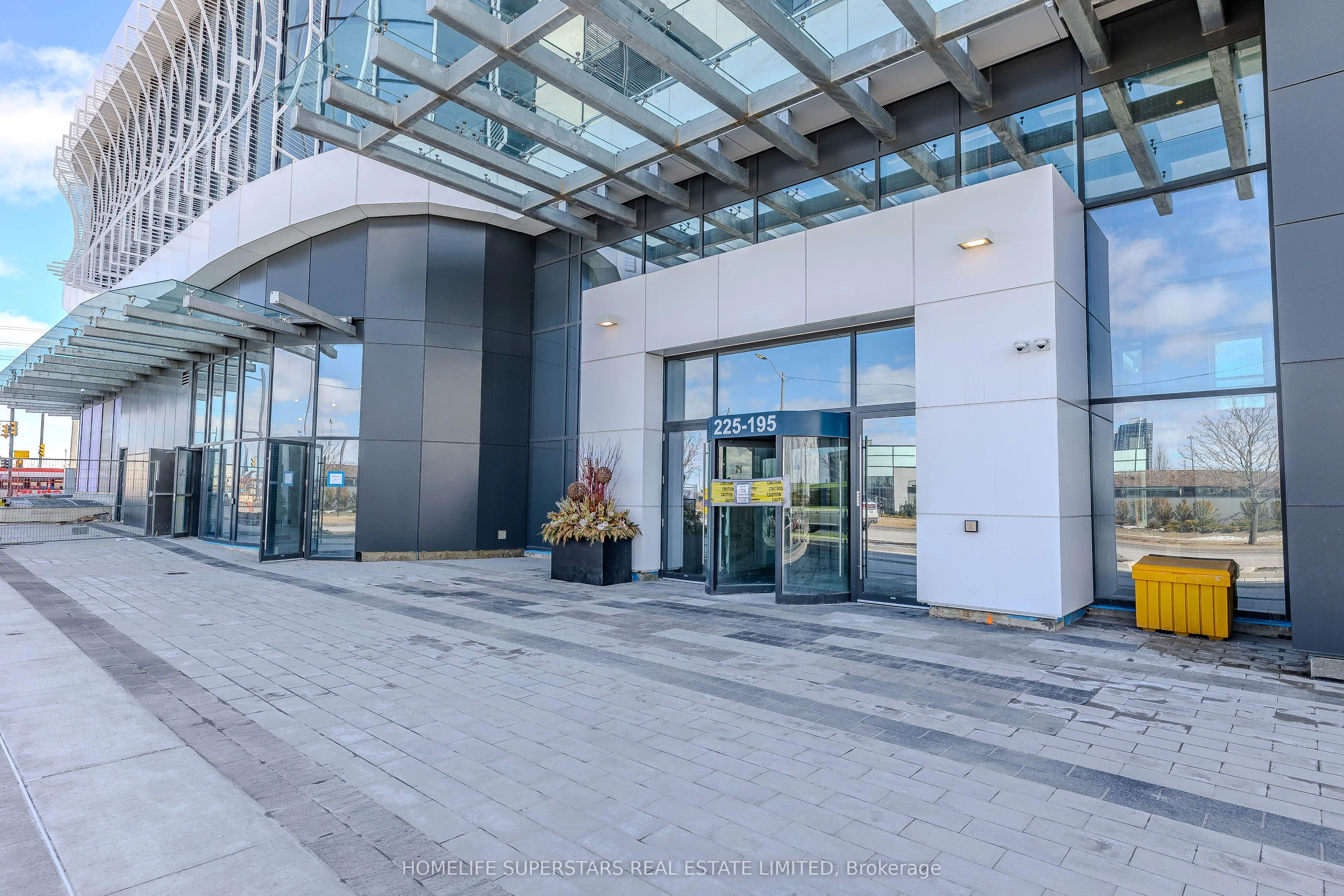 Condo Apartment in Vaughan