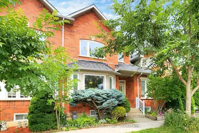 Att/Row/Townhouse in Markham