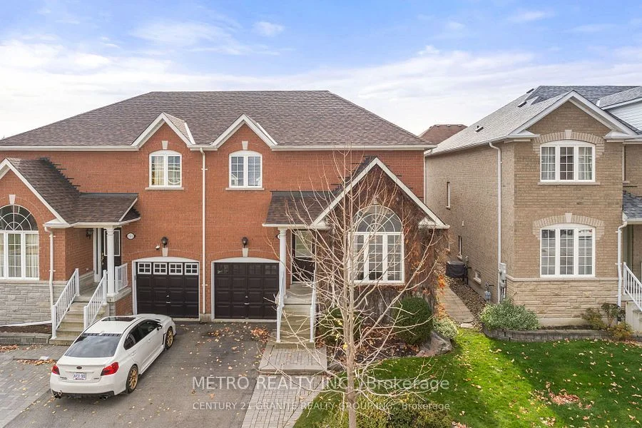 153 Flagstone Way, Newmarket, On L3x 2z8
