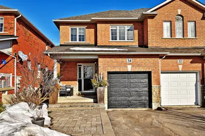 Att/Row/Townhouse in Aurora