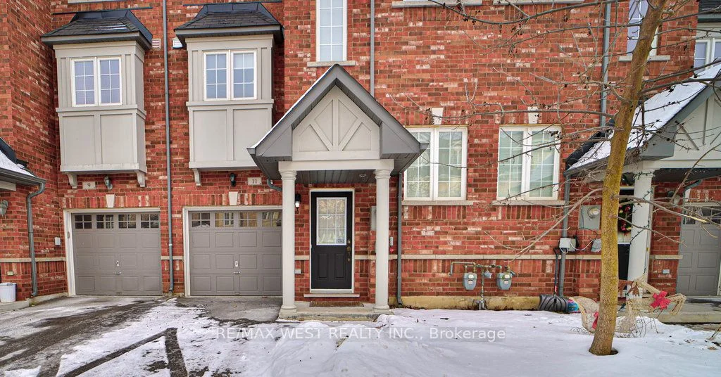 Att/Row/Townhouse in Richmond Hill
