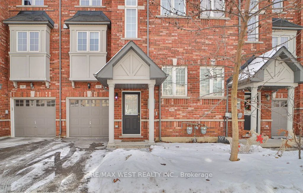 15 Old Colony Road 11, Richmond Hill, ON L4E 4L4