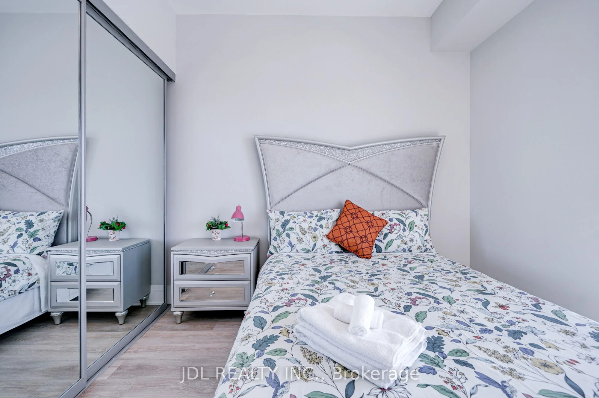 12 Gandhi Lane C 3607, Markham, ON L3T 0G8