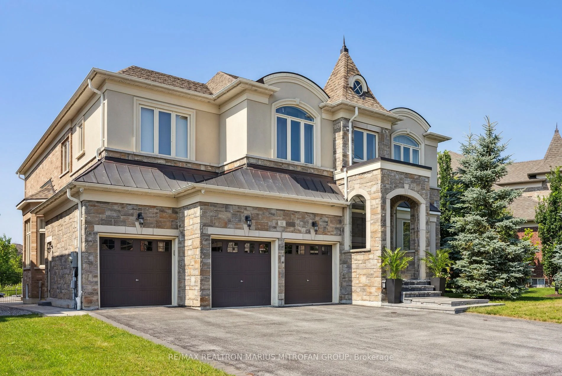 Detached in King