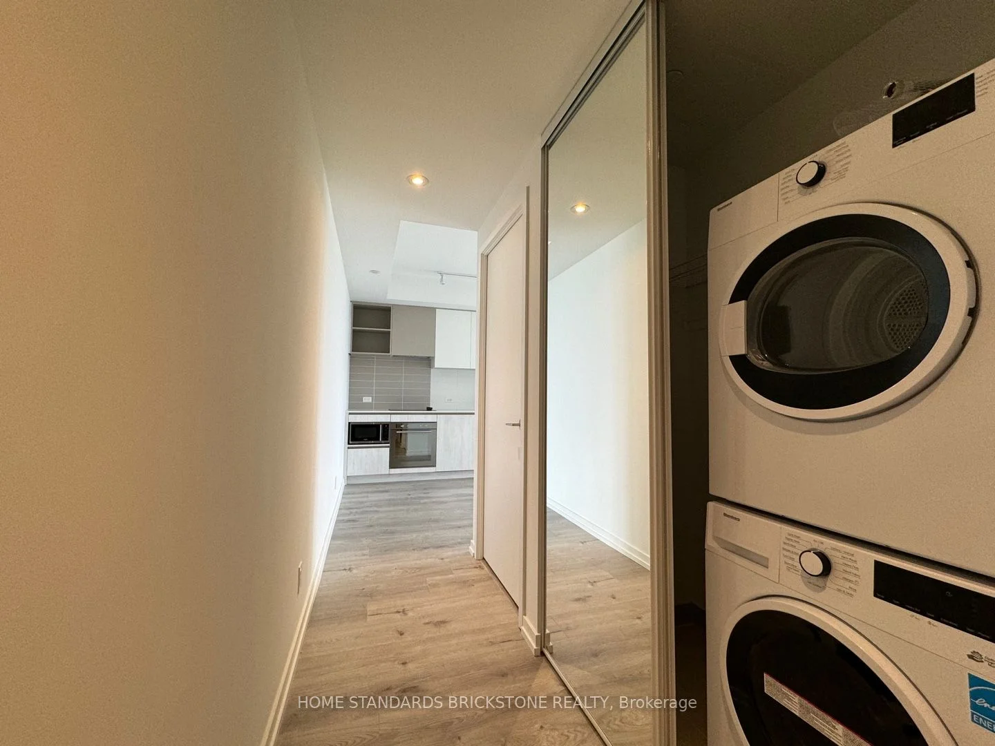 Condo Apartment in Vaughan