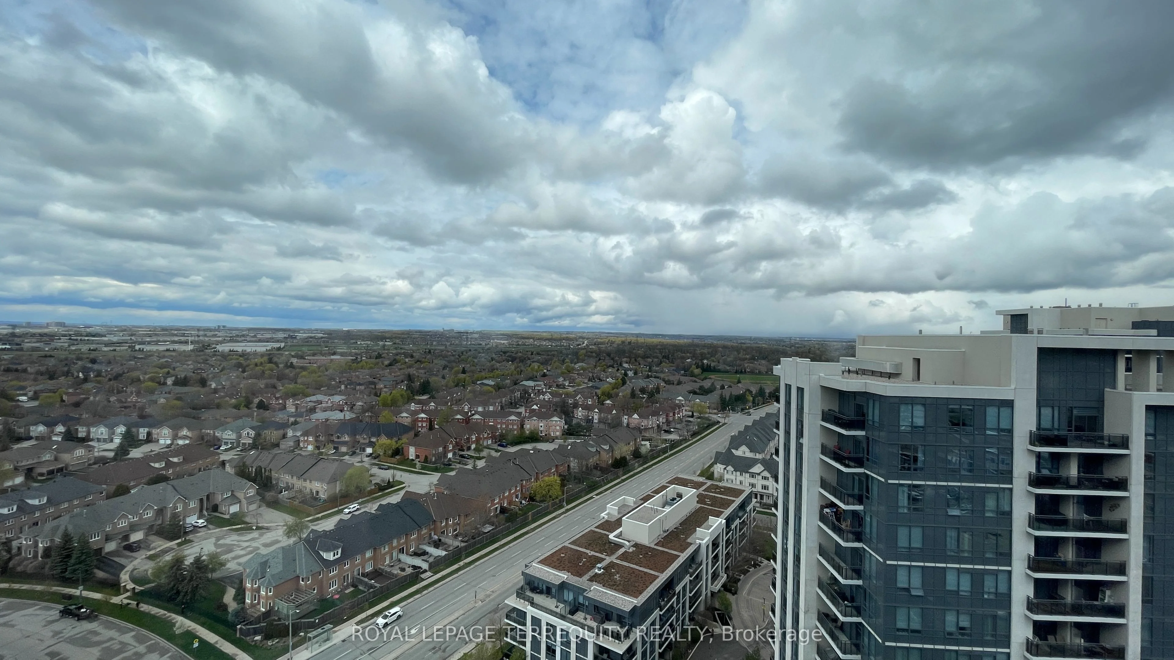 Condo Apartment in Vaughan