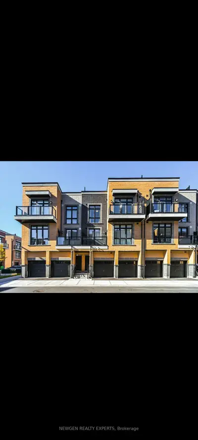 Condo Townhouse in Richmond Hill