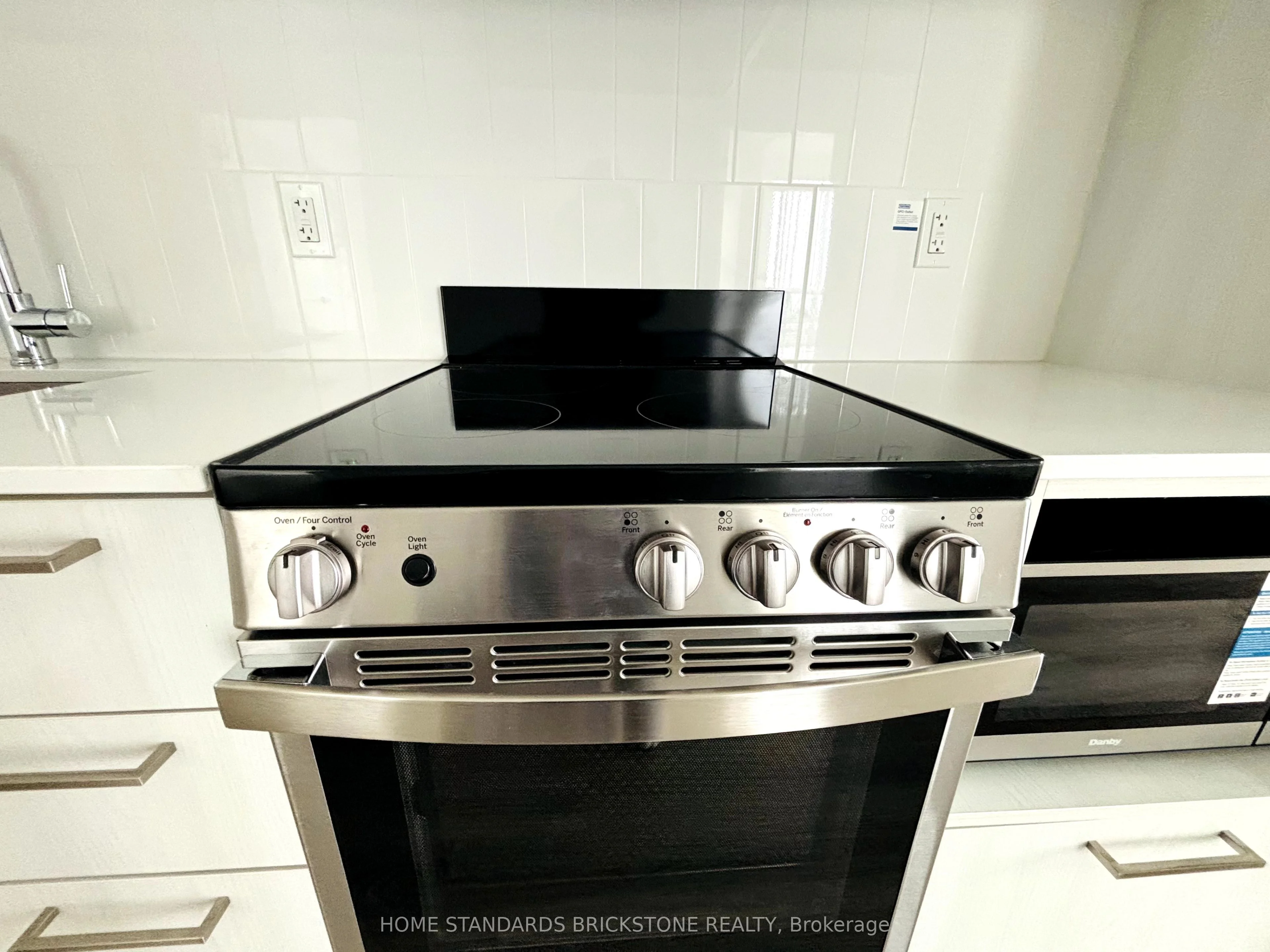 195 Commerce Street 1506, Vaughan, ON L4K 0P9