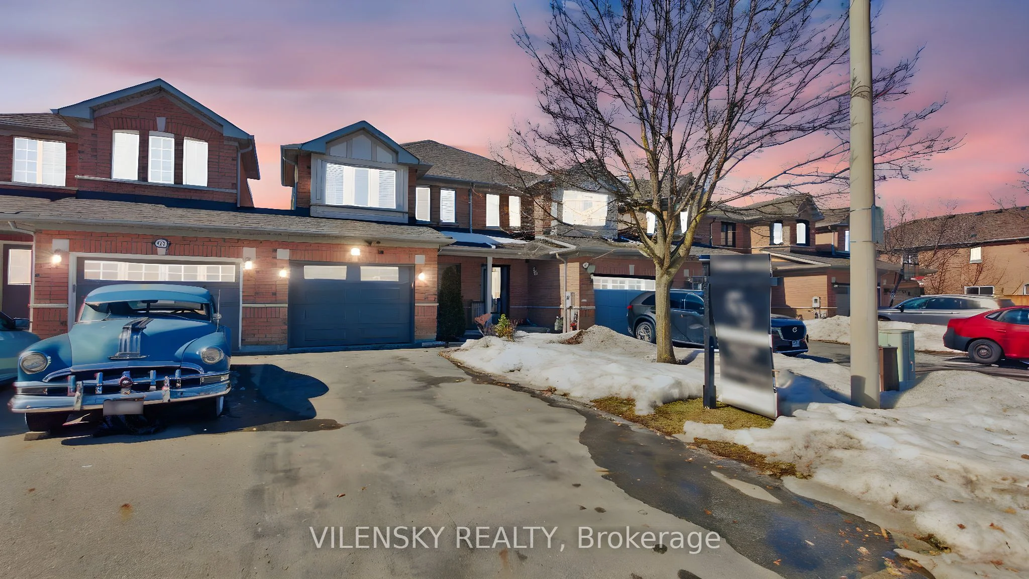 Att/Row/Townhouse in Vaughan