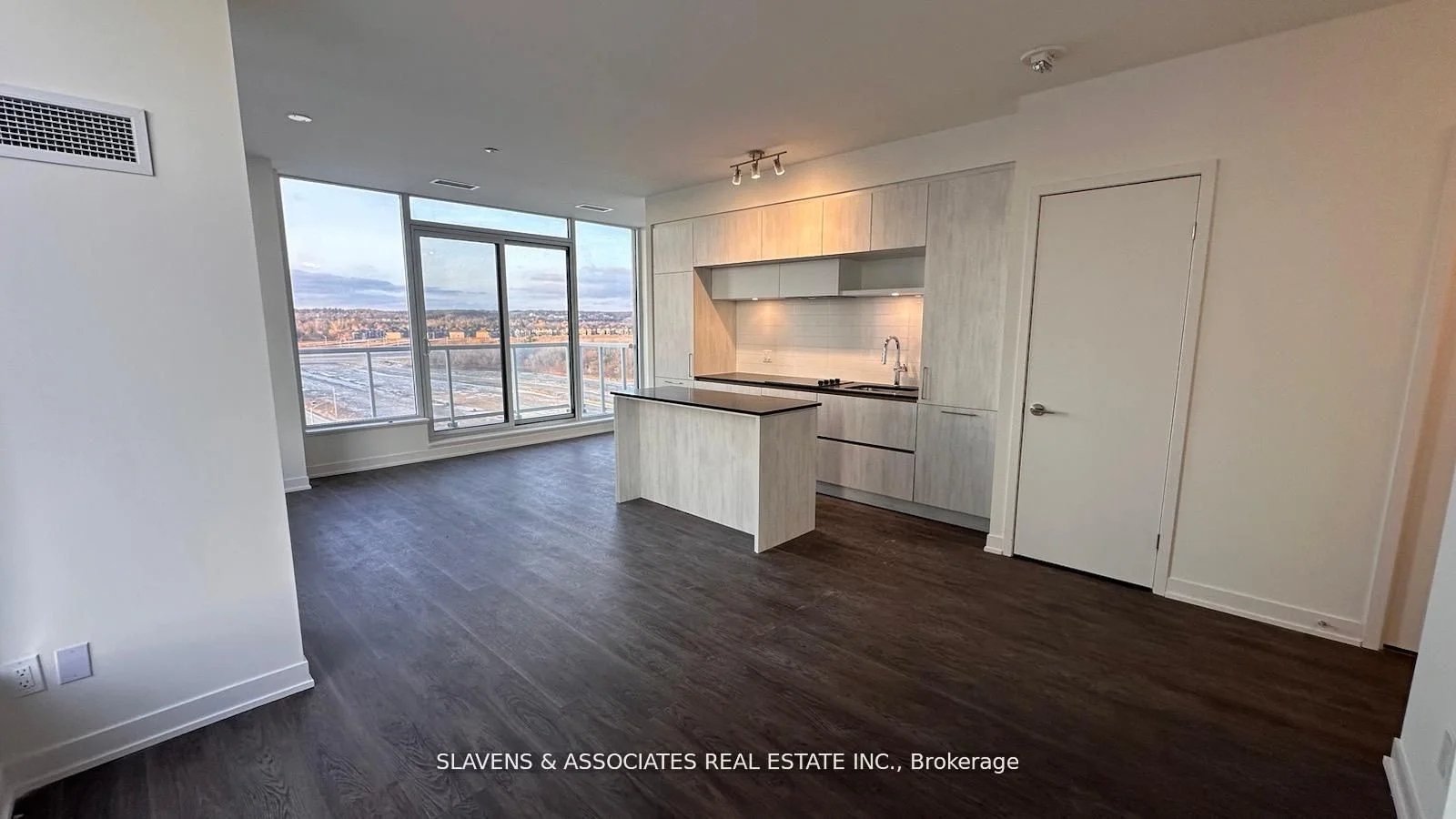Condo Apartment in Richmond Hill